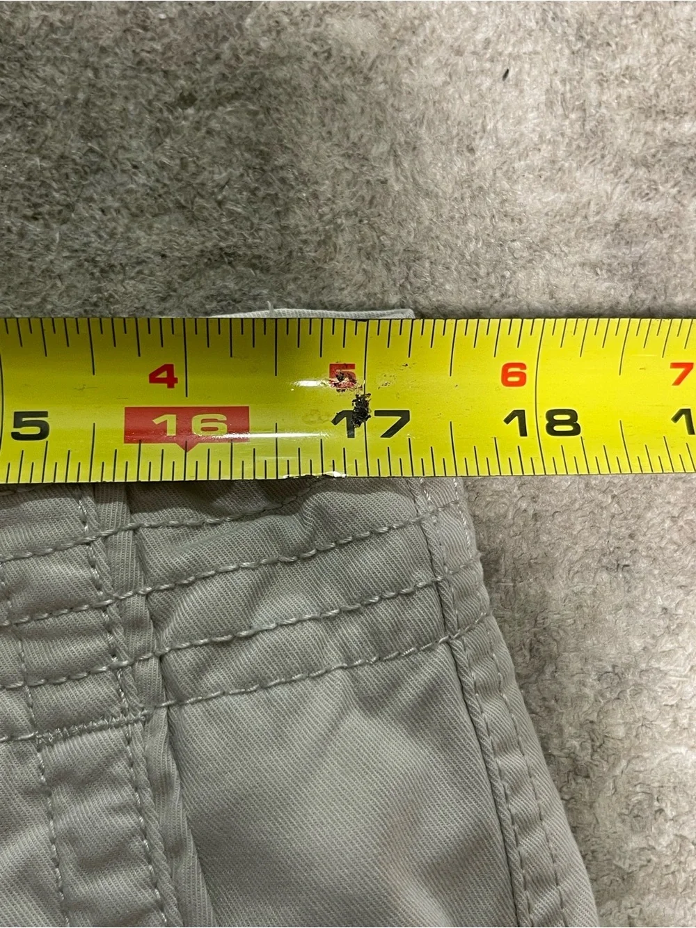 Early 2000’s Men’s Tommy Hilfiger Cargo 100% Cotton Khaki Shorts